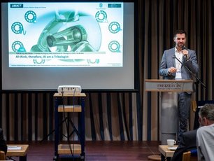 Plenarvortrag von Prof. Max Marian